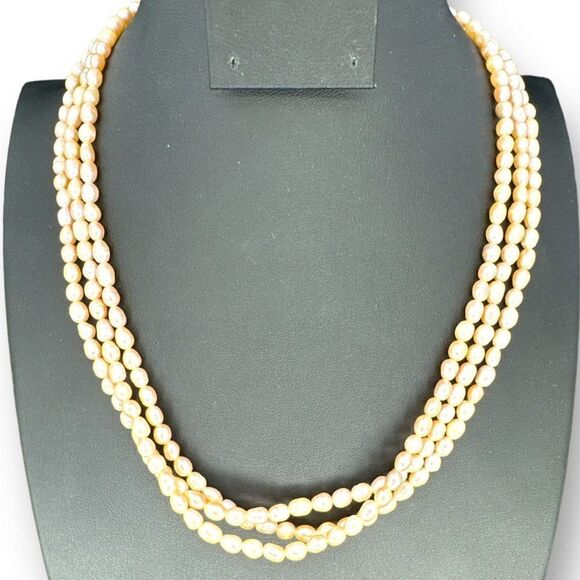 Three Strands Freshwater Pearl Beaded Necklace Pearl Box Clasp over Gold Plated - Picture 3 of 6